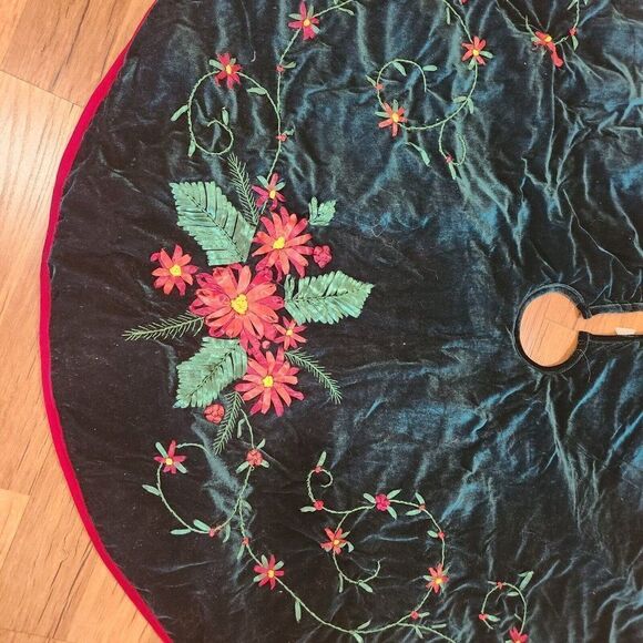 Vintage 90s Dark Green Red Velvet Tree Skirt Ribbon Poinsettias 52" Diameter - Picture 2 of 5